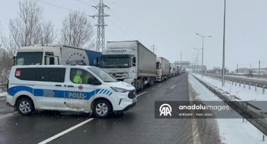 Kar nedeniyle D-100 kara yolunun Çankırı bölümünde araçların geçişine izin verilmiyor