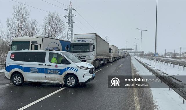 Kar nedeniyle D-100 kara yolunun Çankırı bölümünde araçların geçişine izin verilmiyor