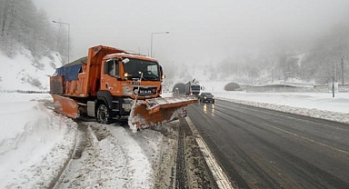 Kar Yağışı Hayatı Felç Etti: Eğitime Ara Verilen İller Açıklandı