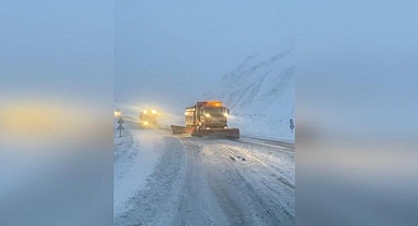 Kar yağışıyla birlikte KGM ekipleri de görev başına geçti