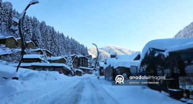 Karadeniz'in yüksek kesimlerinde kar ve soğuk hava etkili oluyor