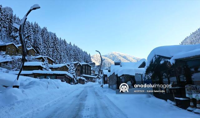 Karadeniz'in yüksek kesimlerinde kar ve soğuk hava etkili oluyor