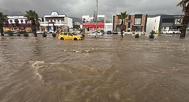 Muğla'da sağanak ve fırtına etkili oluyor