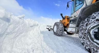 Muş'ta yolu kapanan mezradaki hasta, ekiplerin çabasıyla hastaneye ulaştırıldı