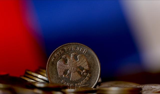 Rusya'da bütçe açığı artan harcamalarla 4,3 trilyon rubleye çıktı