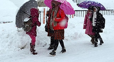 Siirt'te eğitime kar engeli