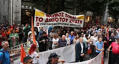 Yunanistan'da memurlar 2026 bütçesini protesto etmek için 24 saatlik greve gitti