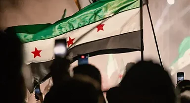 ABD'nin Erbil Konsolosluğu önünde toplanan grup, Amerikan yönetimini protesto etti