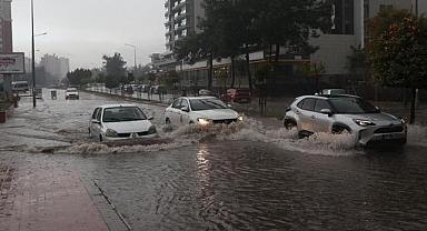 Antalya'da yağış hayatı olumsuz etkiliyor