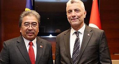 Bakan Bolat, Malezya Yatırım Ticaret ve Sanayi Bakanı Ghani ile görüştü
