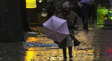 Bazı bölgeler için kuvvetli yağış ve fırtına uyarısı