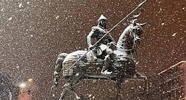 Bursa'da kar yağışı etkili oluyor