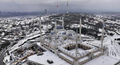 Çamlıca Cami'nin kar yağışı sonrası dron ile görüntülenmesi