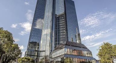 Deutsche Bankın Frankfurt ve Berlin şubelerinde