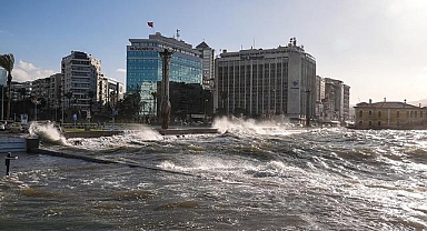 Ege kıyıları için kuvvetli rüzgar ve fırtına uyarısı