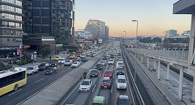 İstanbul'da sabah saatlerinde trafik yoğunluğu yaşanıyor