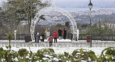 İstanbul'da vatandaşlar karın keyfini çıkardı