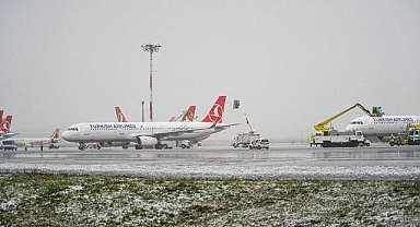 İstanbul Havalimanı'nda pistteki kar miktarı anlık takip ediliyor