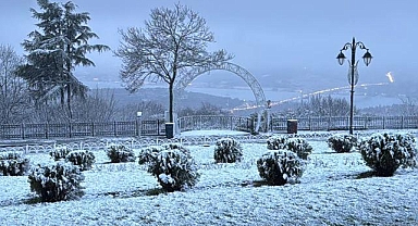 İstanbul'un bazı bölgelerinde kar yağışı etkili oluyor