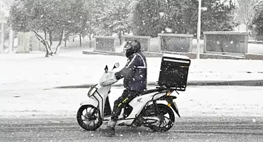 İstanbul Valiliği: Ağır taşıtların ve kuryelerin trafiğe çıkışı ikinci talimata kadar yasaklandı