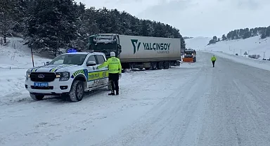 Kars-Erzurum kara yolu ağır tonajlı araçlara kapatıldı