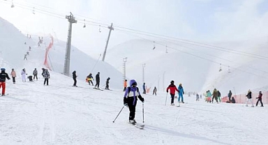 Kayak merkezlerinde en fazla kar kalınlığı 208 santimetreyle Palandöken'de ölçüldü