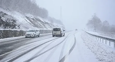 Kırklareli'nde kar yağışı nedeniyle taşımalı eğitime ara verildi