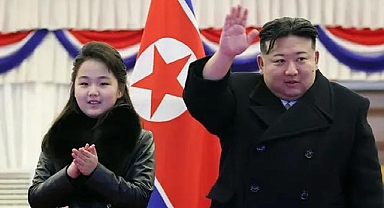 Kuzey Kore lideri Kim'in aile anıtını kızıyla ziyaret etmesi