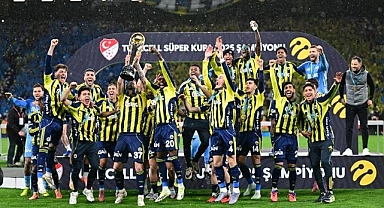Turkcell Süper Kupa şampiyonu Fenerbahçe, kupasını aldı