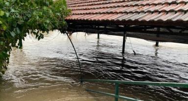 Antalya'da kuvvetli rüzgar ve sağanak etkili oluyor