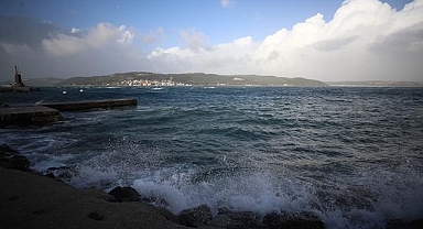 Çanakkale Boğazı fırtına nedeniyle transit gemi geçişlerine kapatıldı