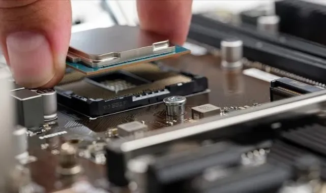 Çip ekipmanı tedarikçisi ASML'den rekor kar sonrası 1700 kişiyi işten çıkarma kararı