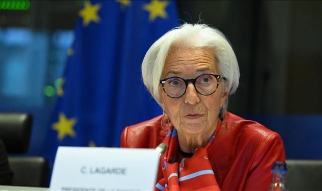ECB Başkanı Lagarde enflasyonun orta vadede yüzde 2 hedefinde istikrar kazanacağını söyledi