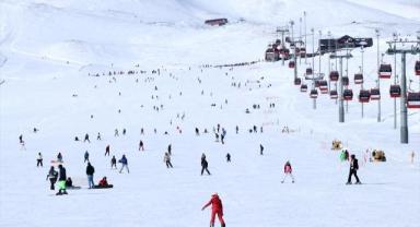 Erciyes'te pistler kayakseverlerle doldu