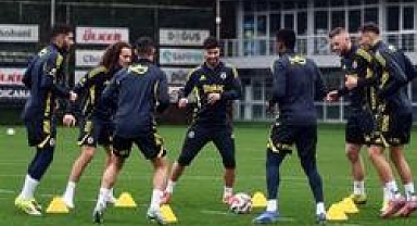 Fenerbahçe'nin Trabzonspor maçı kamp kadrosu açıklandı