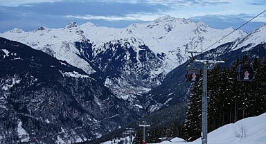 Fransa'da çığ düşmesi nedeniyle 2 kayakçı hayatını kaybetti