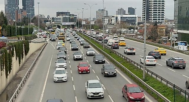 İstanbul Anadolu Yakası'nda trafik yoğunluğu yüzde 80'e ulaştı