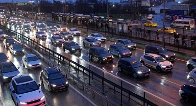 İstanbul'da akşam saatlerinde trafik yoğunluğu yüzde 90'a çıktı