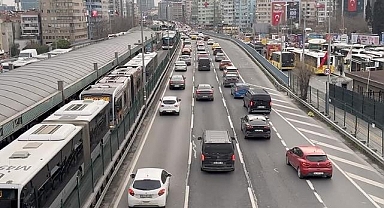 İstanbul'da bazı bölgelerde trafik yoğunluğu yaşanıyor 