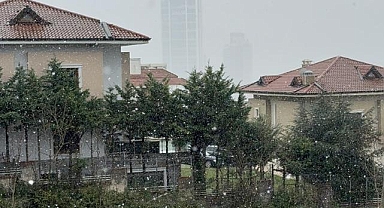 İstanbul'da Beklenen Kar Yağışı Başladı! AKOM ve Meteoroloji Saat Vererek Uyarmıştı
