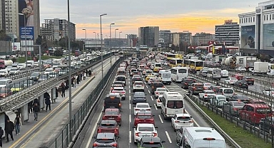 İstanbul'da iftar öncesi trafik yoğunluğu yüzde 83'e yükseldi