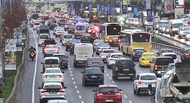Son Dakika...İstanbul'da trafik yoğunluğu yüzde 80'e kadar çıktı