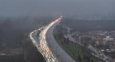 İstanbul'da yarıyıl tatilinin ardından ilk iş gününde trafik yoğunluğu