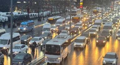 İstanbul'un Anadolu Yakası'nda trafik yoğunluğu yüzde 81'e ulaştı