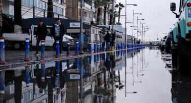 İzmir'de sağanak etkili oluyor