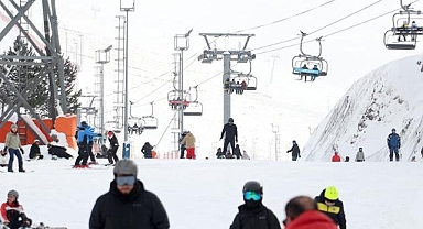 Kayak merkezlerinde en fazla kar kalınlığı 211 santimetreyle Palandöken'de ölçüldü