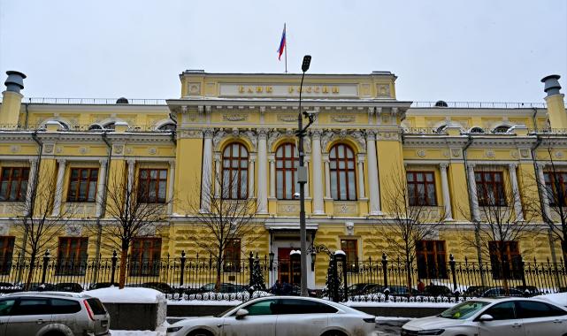 Rusya Merkez Bankası politika faizini 50 baz puan düşürdü