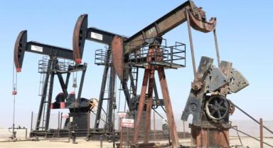 Rusya'nın petrol ve doğal gaz gelirleri yarı yarıya azaldı