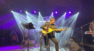 Sanatçı Uğur Işılak İstanbul'da konser verdi