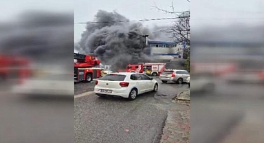 Silivri'de fabrikada çıkan yangına müdahale ediliyor